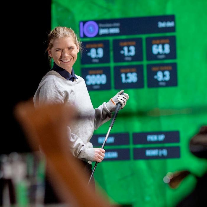 lady-golf-sim